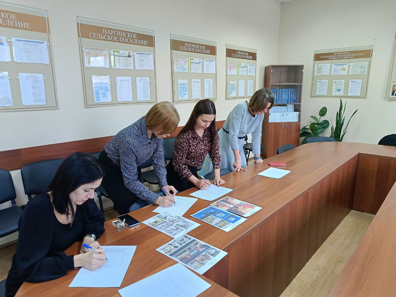 Подведены итоги конкурса «Лучшее новогоднее оформление предприятий торговли, общественного питания и бытового обслуживания Молчановского района».