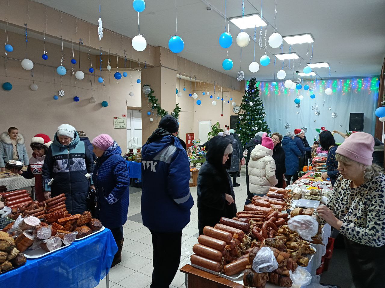 28 декабря состоялась ярмарка выходного дня «Встречаем Новый год».